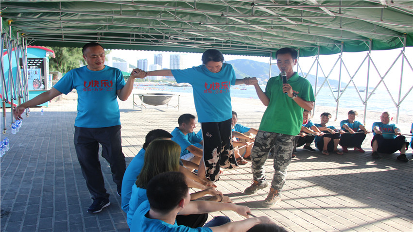 惠州市思賢實業(yè)有限公司在巽寮灣海公園拓展基地舉辦拓展培訓活動